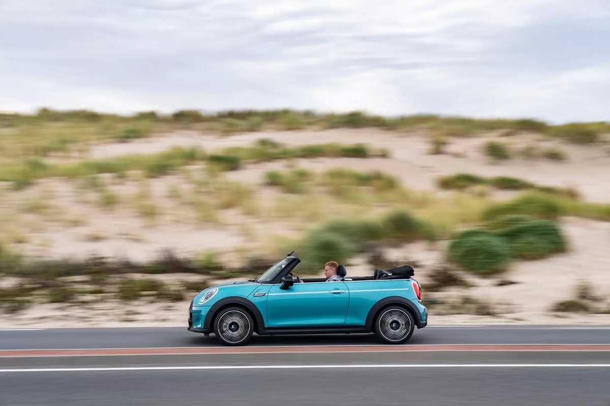 MINI Cooper Convertible Seaside Edition