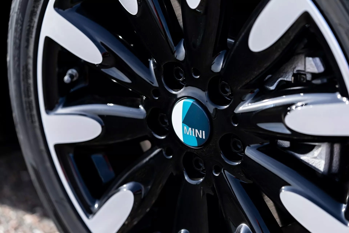 MINI Cooper Convertible Seaside Edition