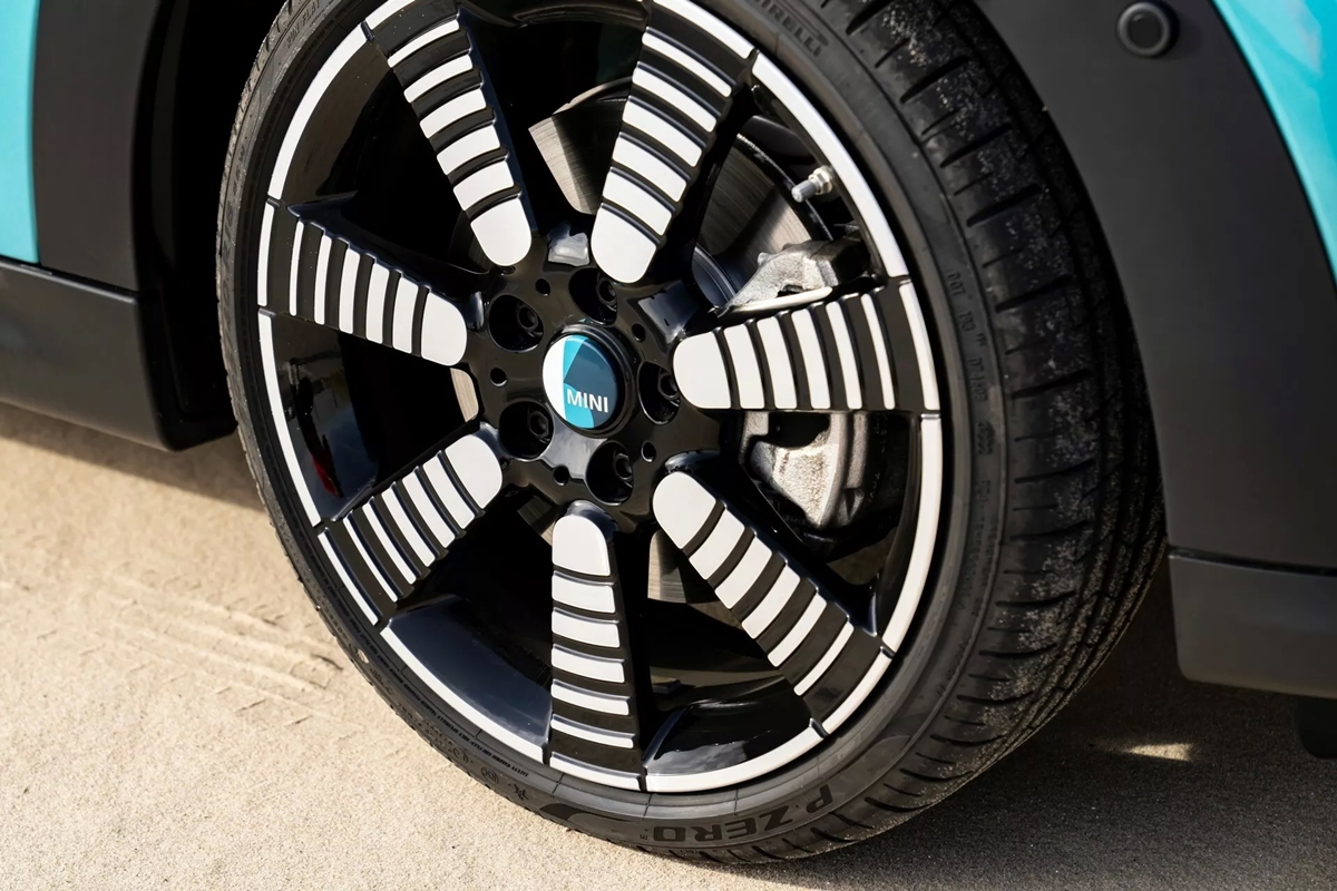 MINI Cooper Convertible Seaside Edition