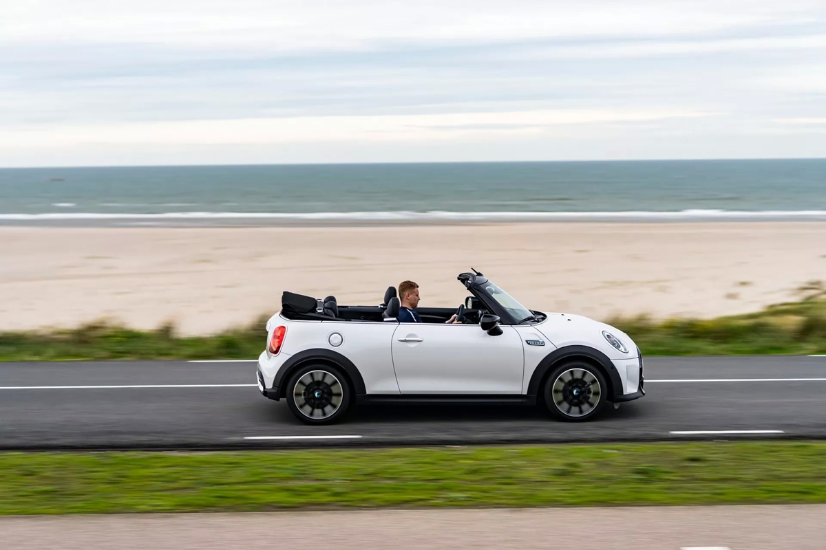MINI Cooper Convertible Seaside Edition