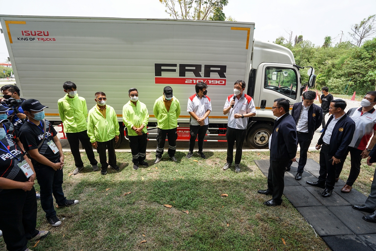 Isuzu โครงการสร้างนักขับรถมืออาชีพโดยโรงเรียนการขนส่ง
