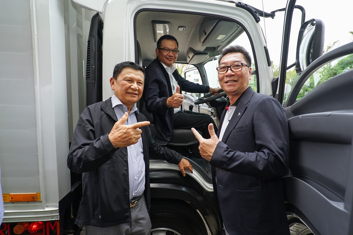 Isuzu โครงการสร้างนักขับรถมืออาชีพโดยโรงเรียนการขนส่ง