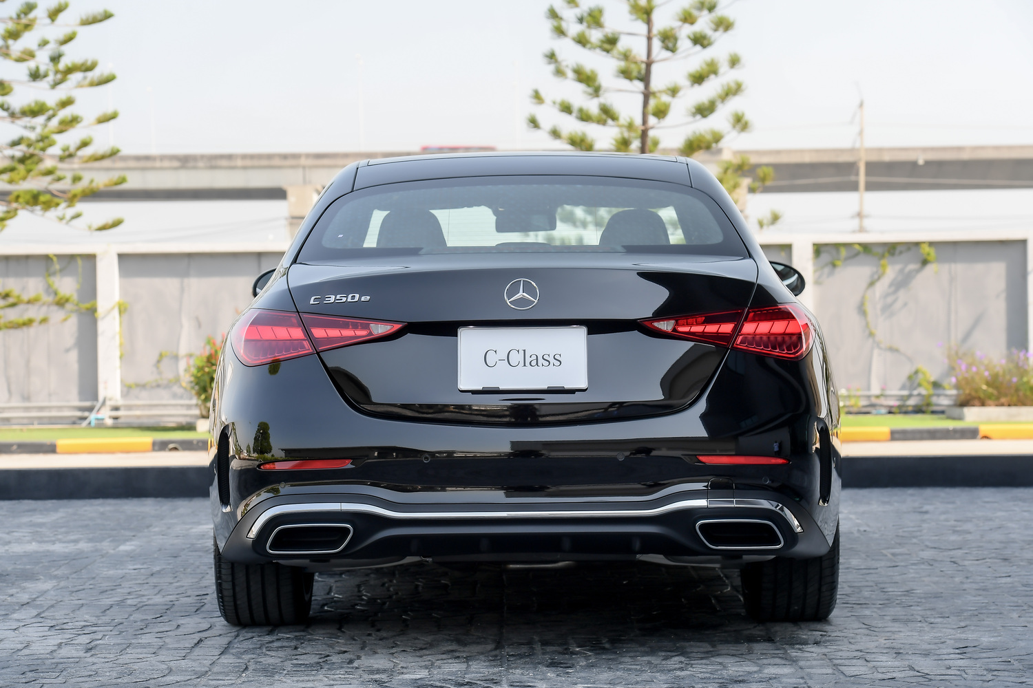 Mercedes-Benz Electrify your day with C 350 e