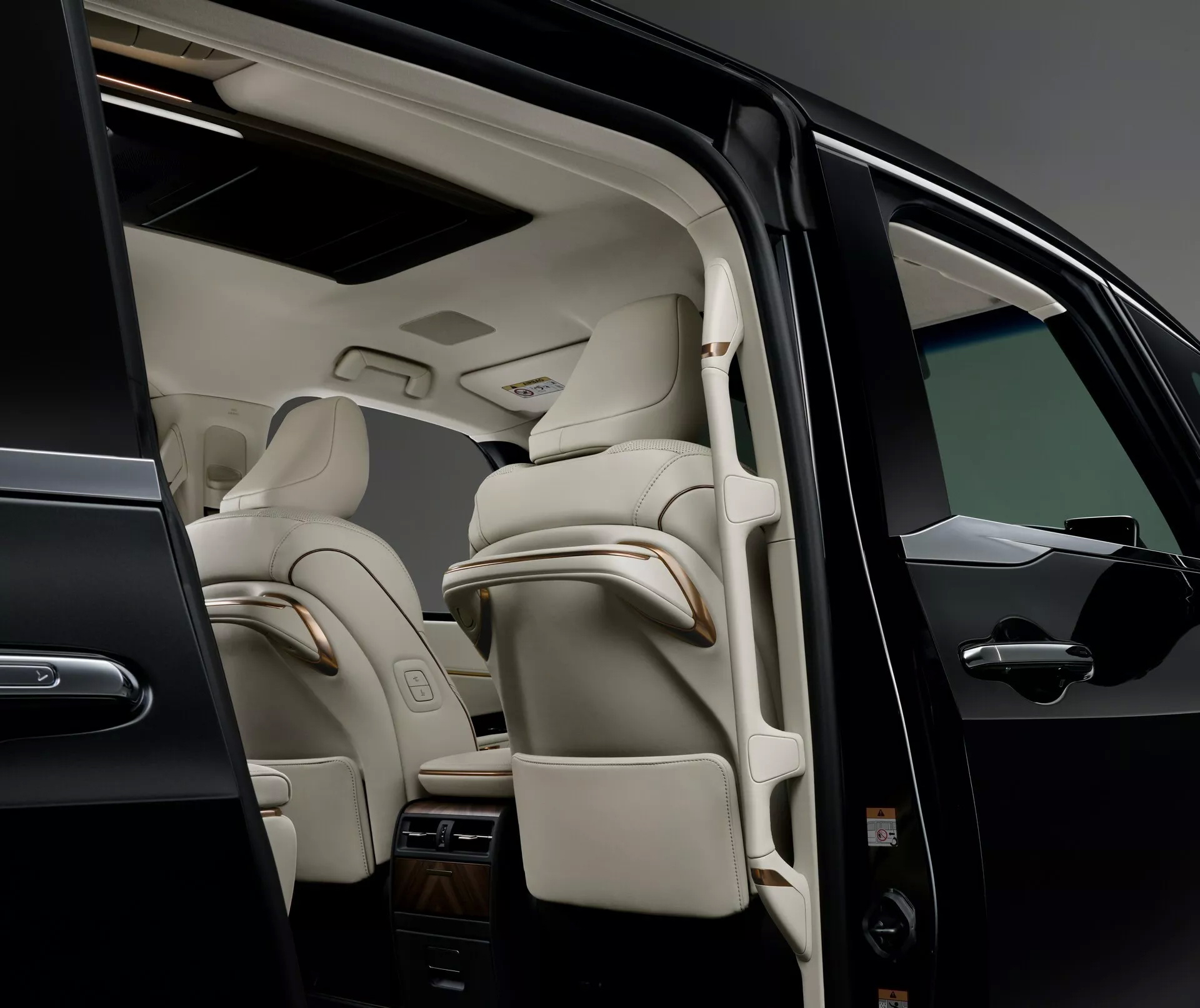 Lexus LM500h L 2024