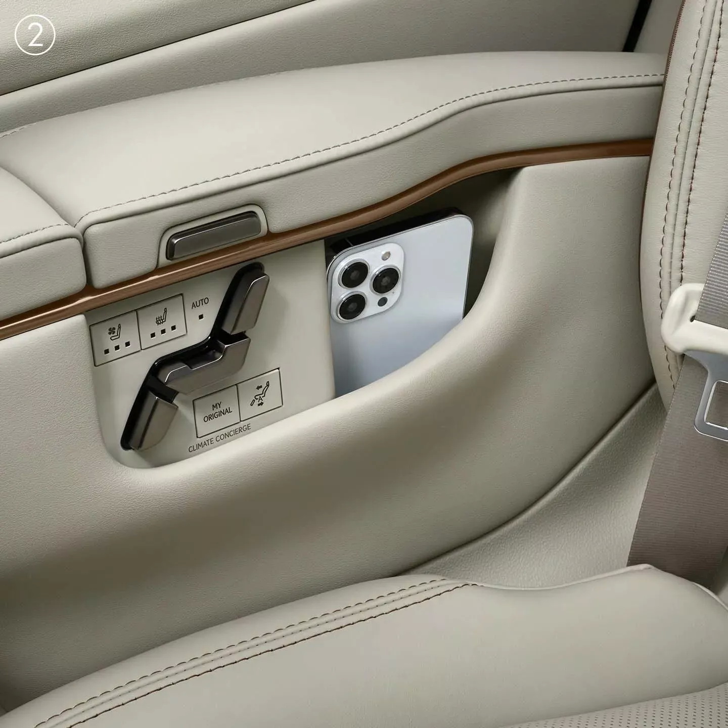 Lexus LM500h L 2024