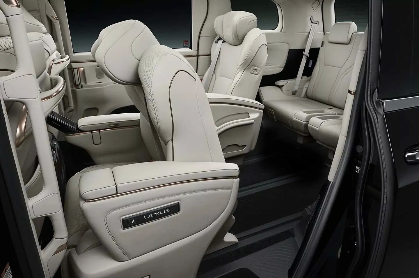 Lexus LM500h L 2024