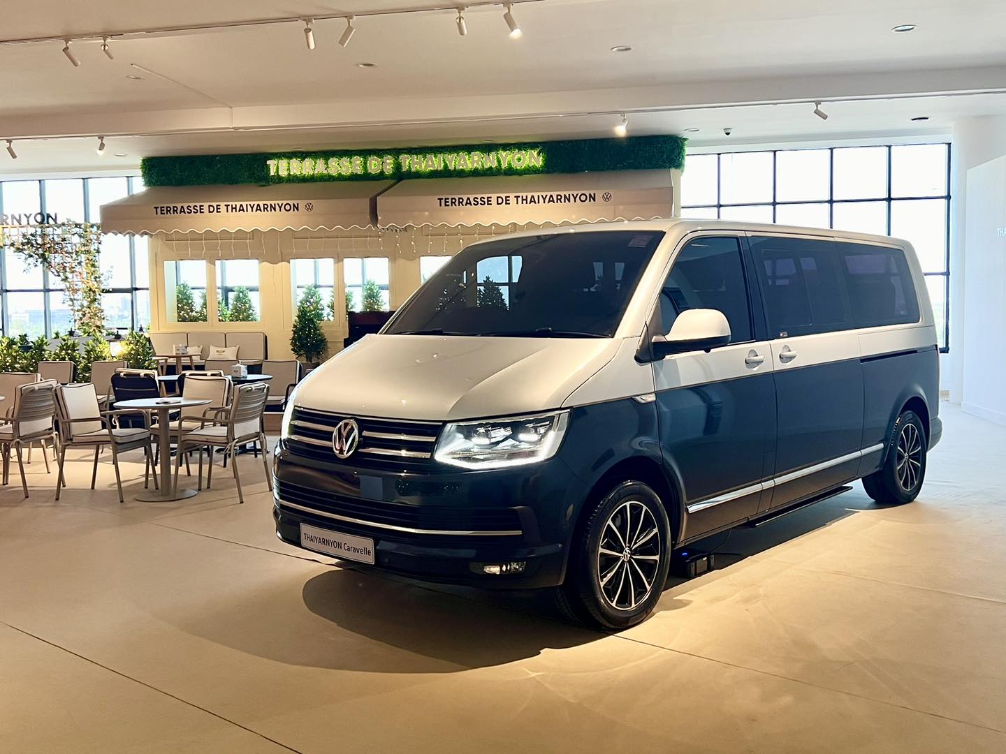 Volkswagen Caravelle รุ่น Comfortline NGZ (Neuer Glanz)