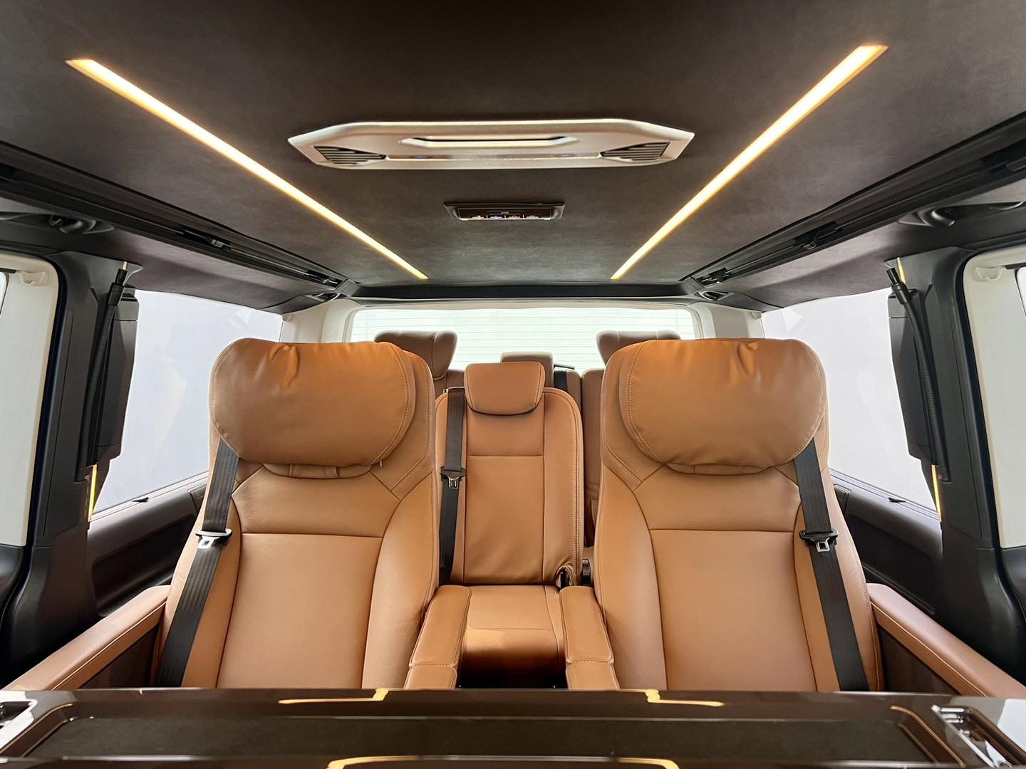 Volkswagen Caravelle รุ่น Comfortline NGZ (Neuer Glanz)