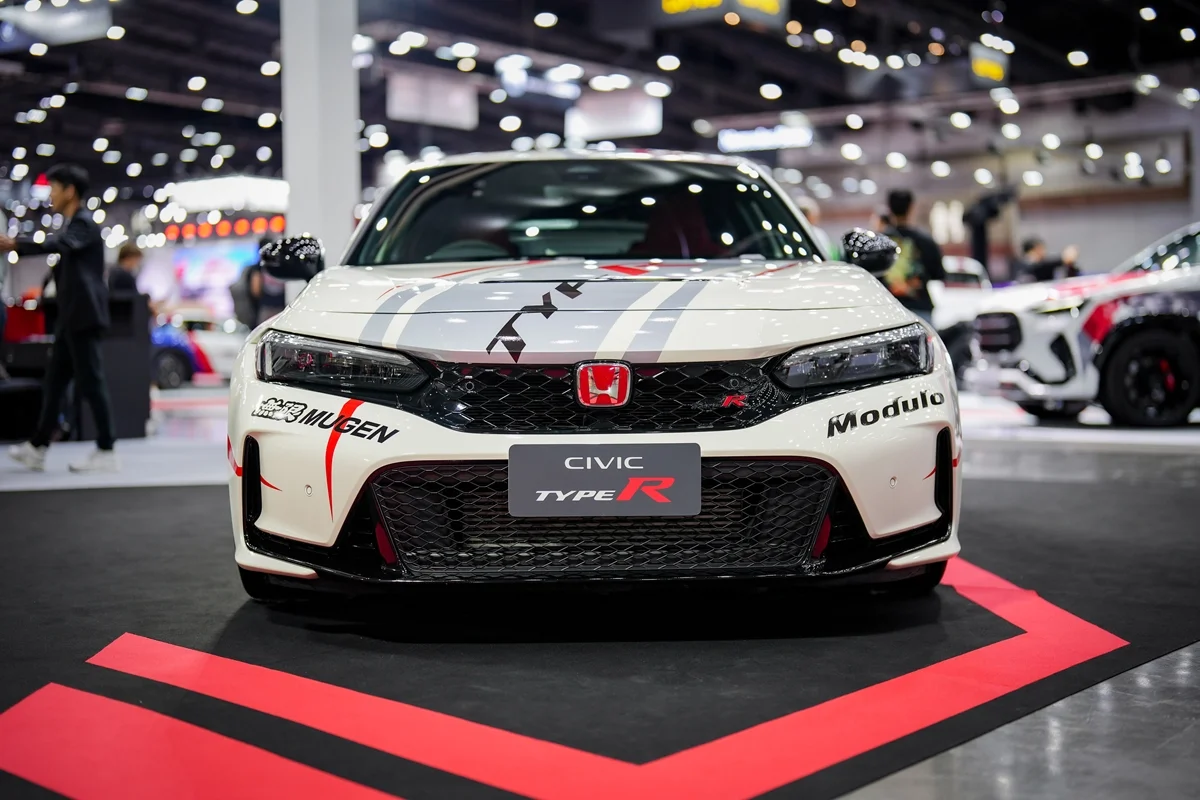 https://autostation.com/wp-content/uploads/2025/08/Civic-Type-R-2.webp