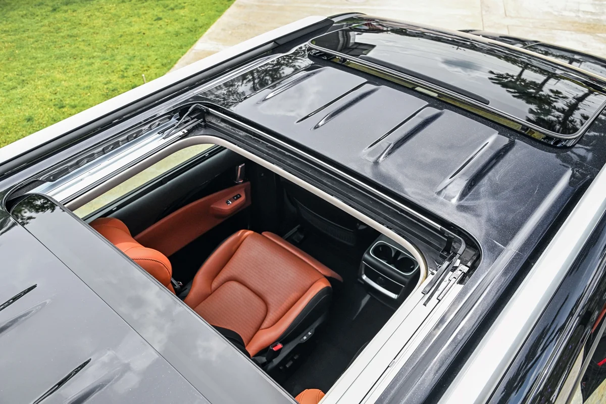 https://autostation.com/wp-content/uploads/2025/10/The-new-Kia-Carnival-HEV-7-seat-Luxury-20.webp