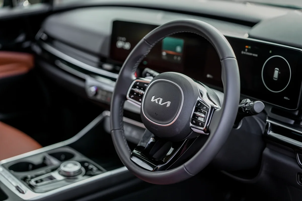 https://autostation.com/wp-content/uploads/2025/10/The-new-Kia-Carnival-HEV-7-seat-Luxury-65.webp