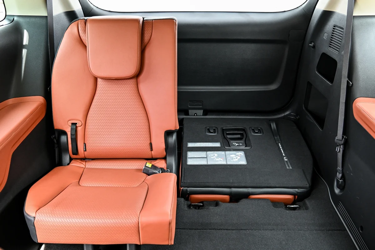https://autostation.com/wp-content/uploads/2025/10/The-new-Kia-Carnival-HEV-7-seat-Luxury-67.webp