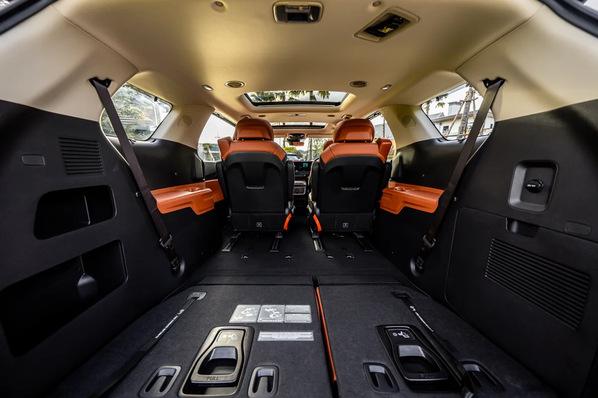 https://autostation.com/wp-content/uploads/2025/10/The-new-Kia-Carnival-HEV-7-seat-Luxury-69.webp