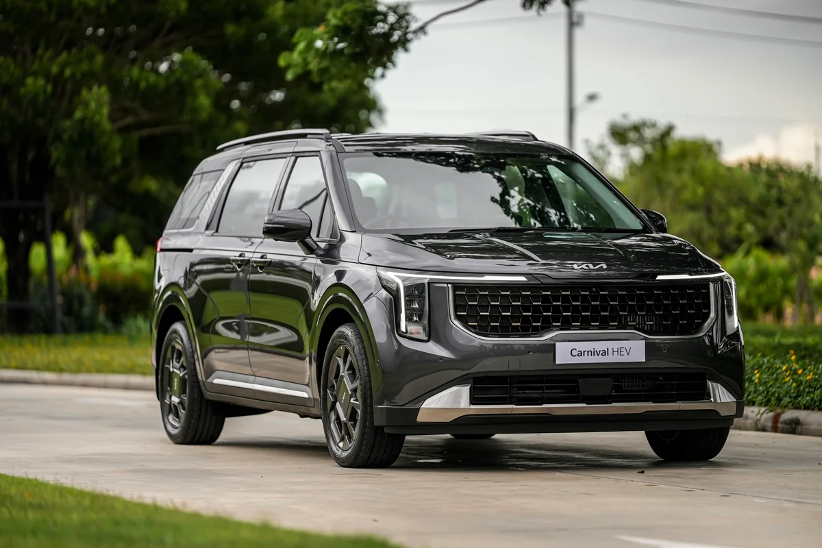https://autostation.com/wp-content/uploads/2025/10/The-new-Kia-Carnival-HEV-7-seat-Premium-37.webp