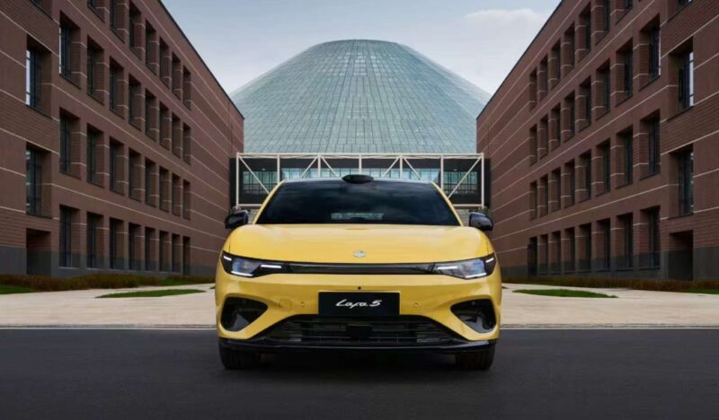 LeapMotor B05 หรือ Lafa 5 แฮทช์แบ็คไฟฟ้า 