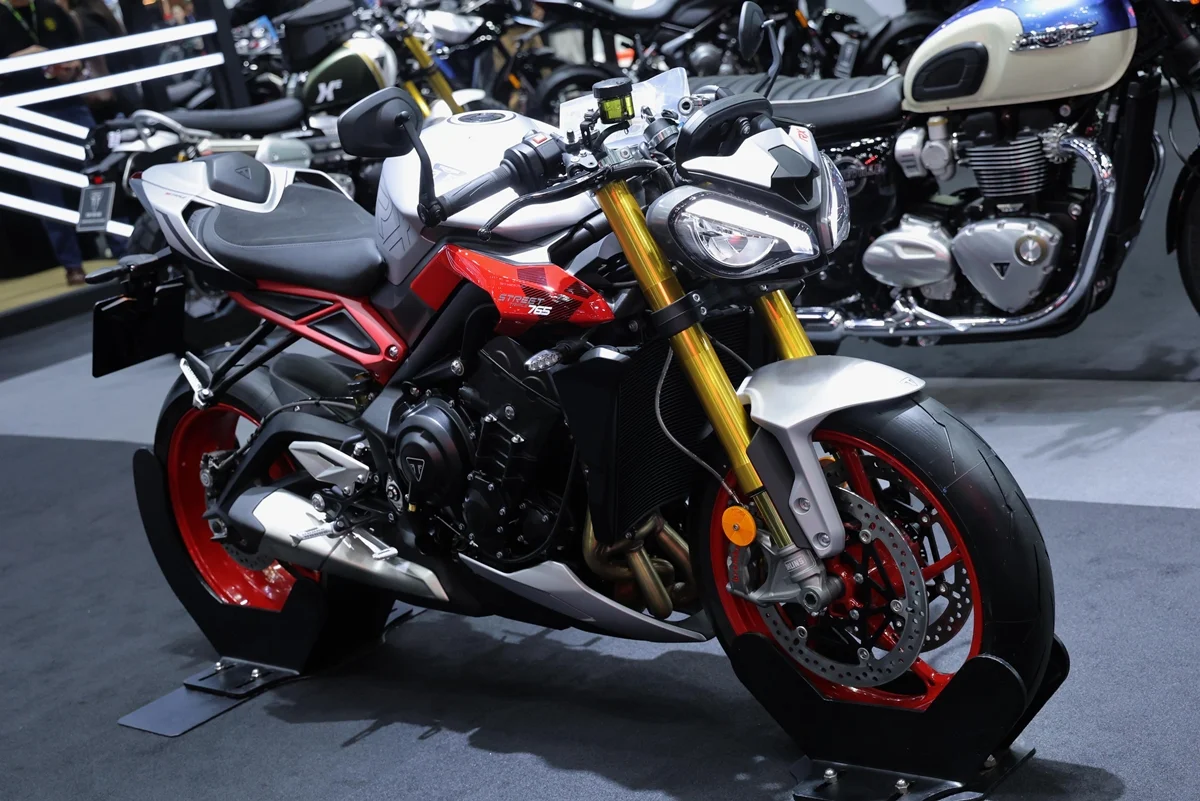 https://autostation.com/wp-content/uploads/2025/11/Pic_Triumph_-Street-Triple-765-RX-1_0.webp